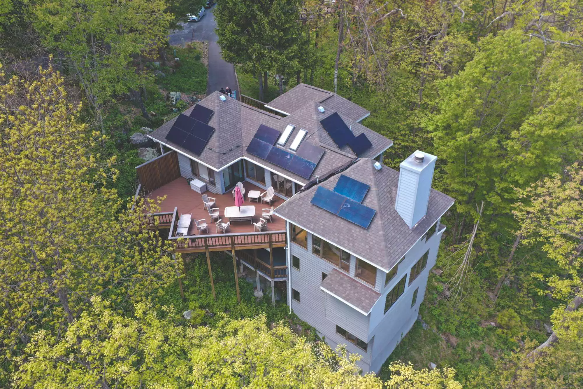 Earth Right Mid-Atlantic roof mounted solar panels